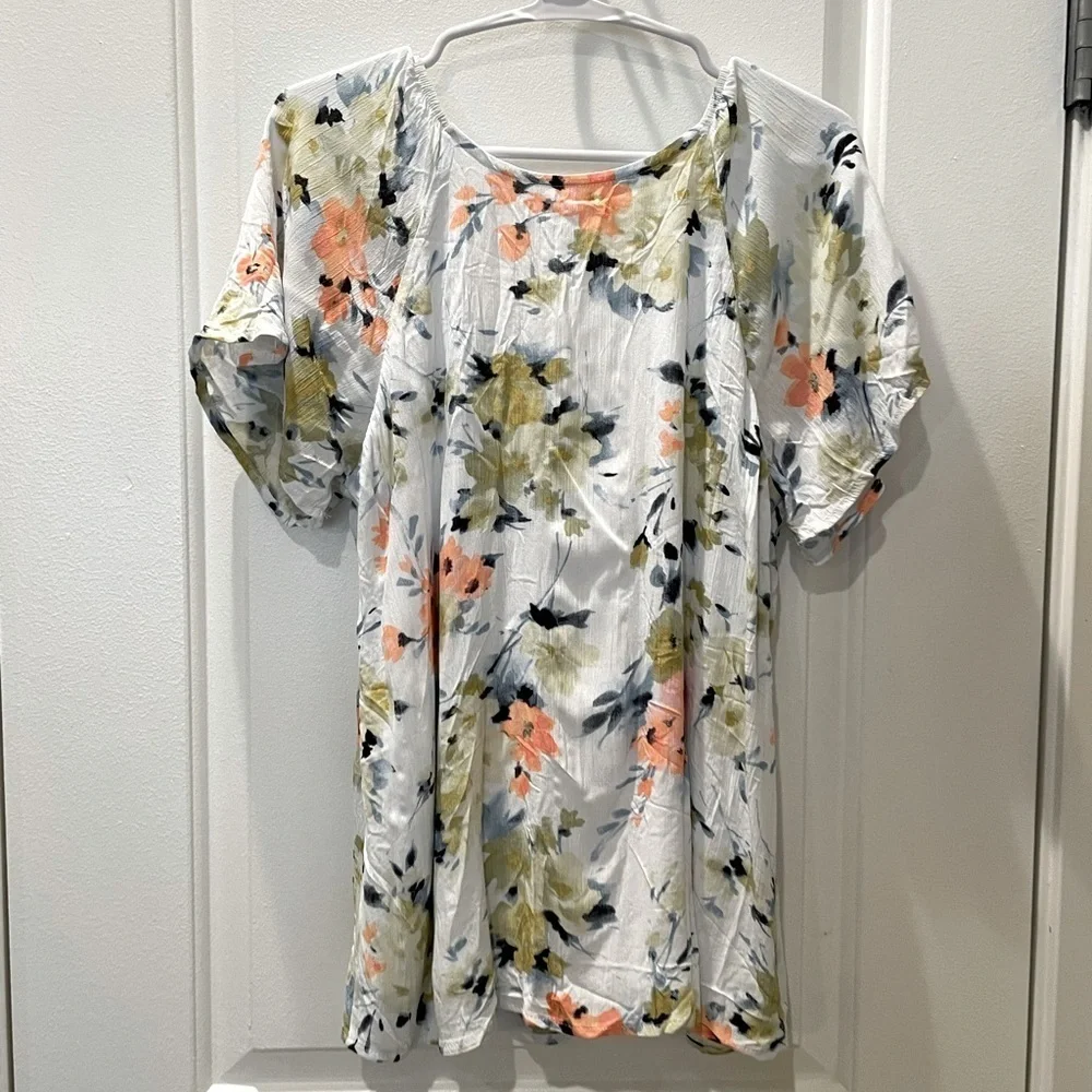 NEW…Gorgeous Floral Patterned Blouse - Picture 2 of 3